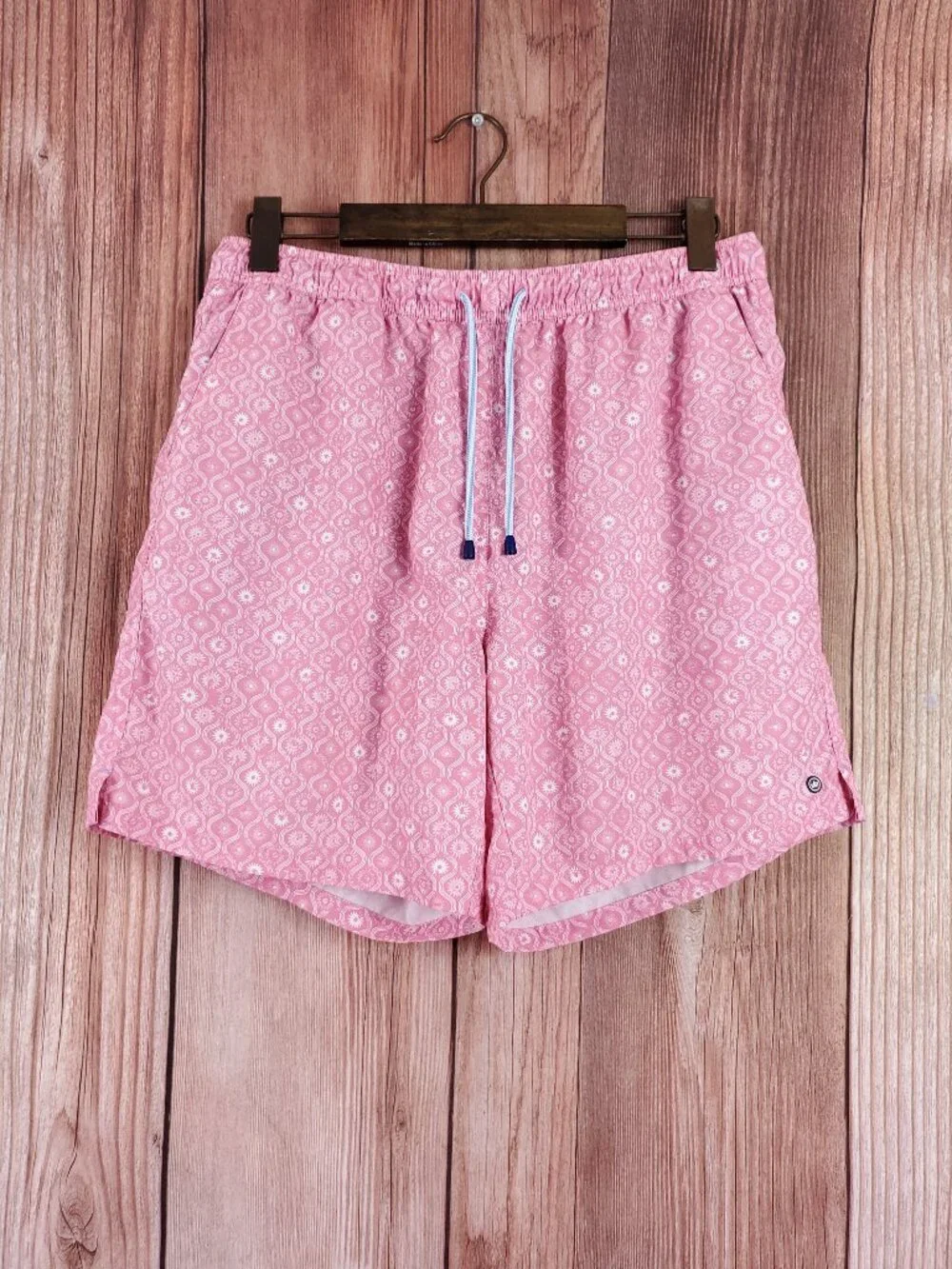 *READ* Peter Millar Mens Large Golden Hour Swim Trunks Geometric Pink White